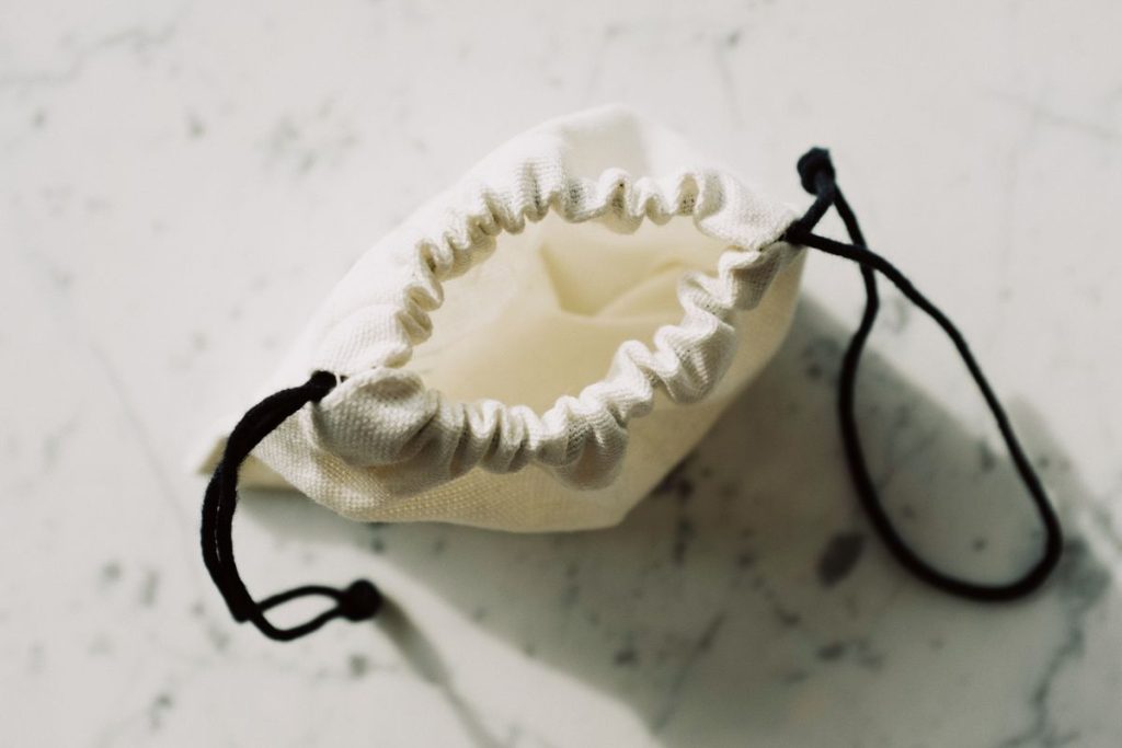 Túi vải rút dây dùng để cất riêng từng món sextoy