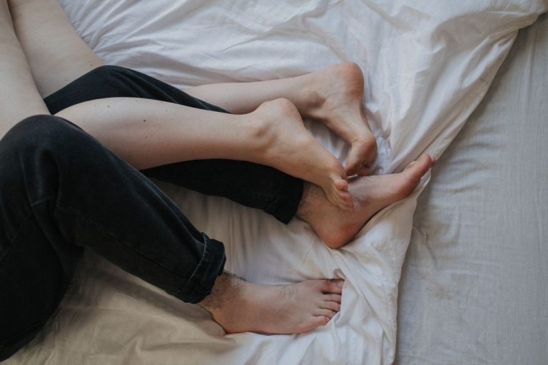 Tư thế thác nước là gì? Cách làm an toàn và ai không nên